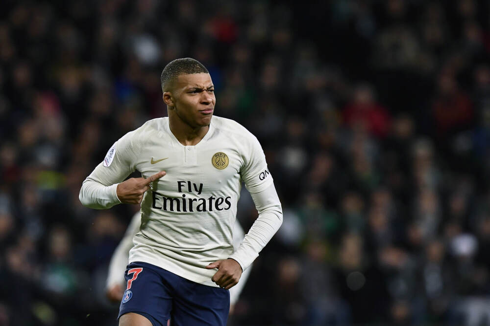 巨型吊牌之下，别让服务异化为买卖双方的“互害博弈”